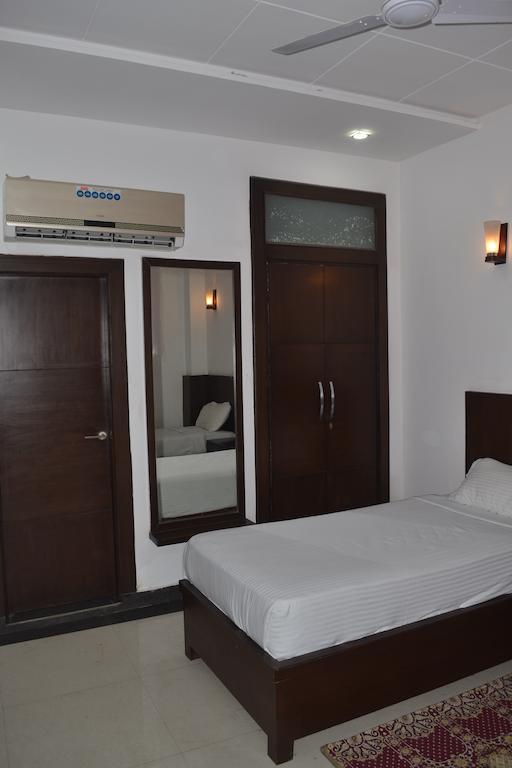 Hotel Dazzling East Gate Agra  Esterno foto