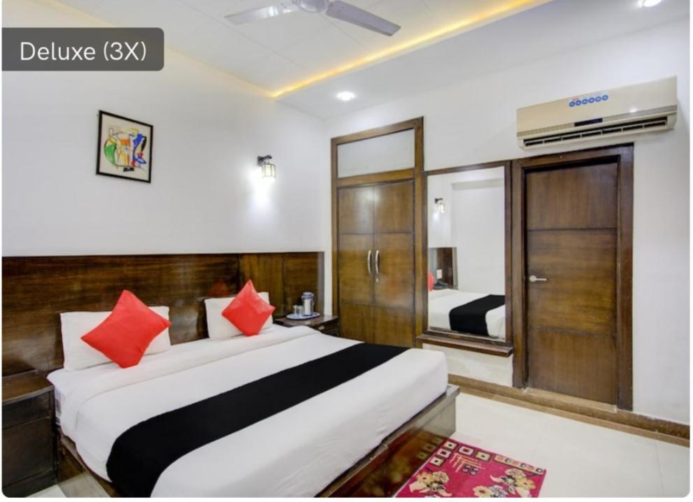 Hotel Dazzling East Gate Agra  Esterno foto