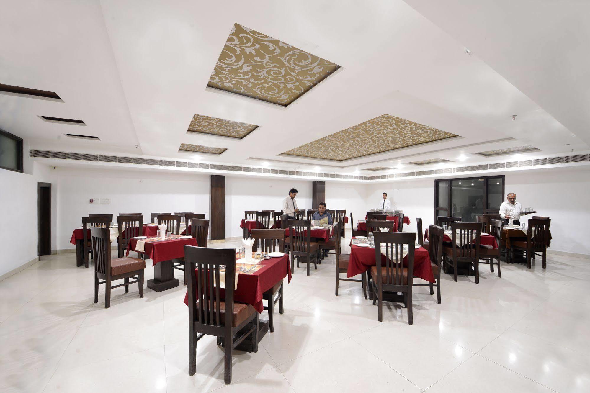 Hotel Dazzling East Gate Agra  Esterno foto