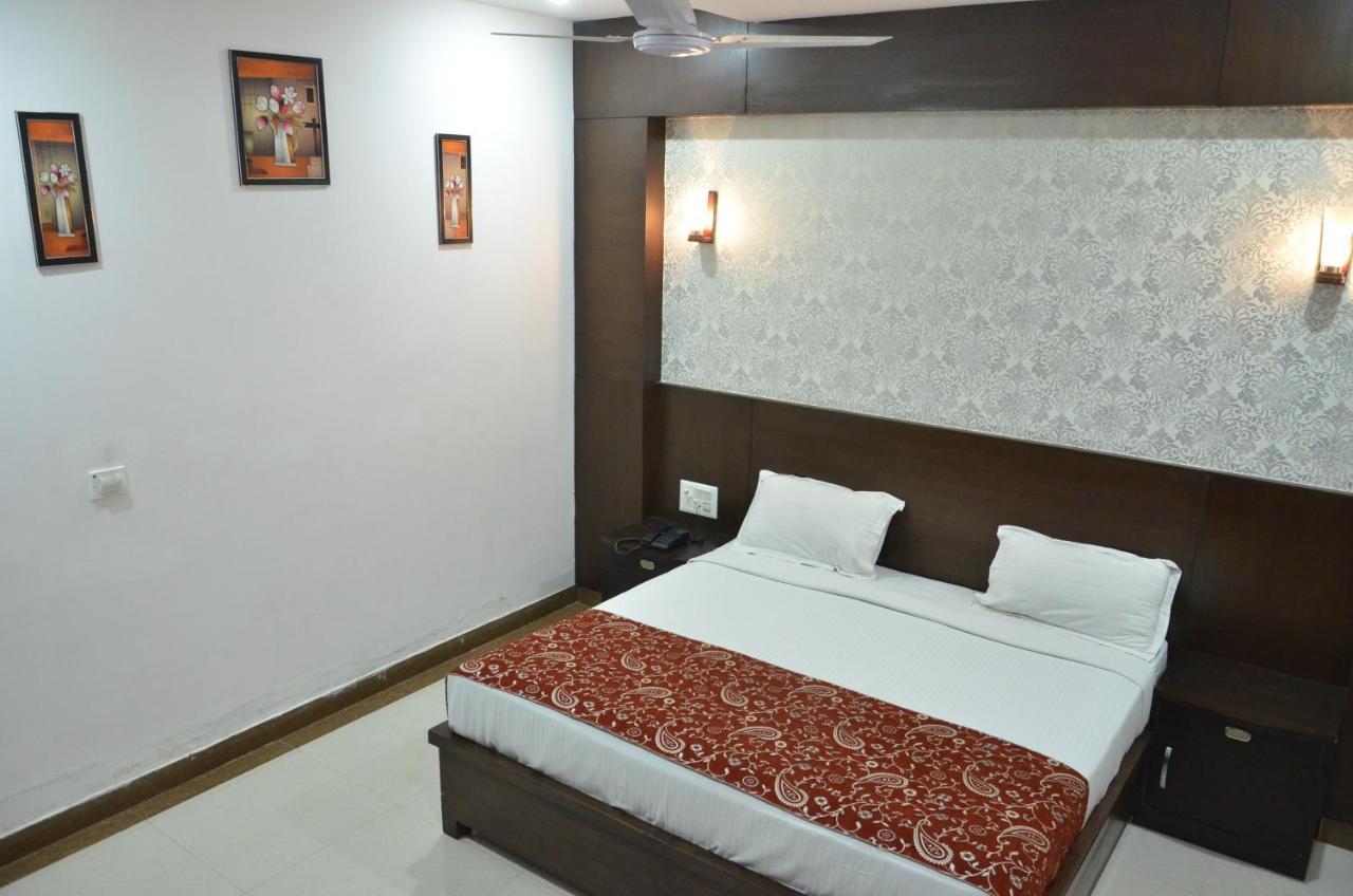 Hotel Dazzling East Gate Agra  Esterno foto